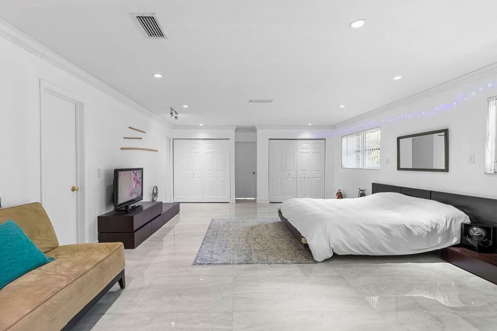 19885 NE 22nd Avenue, Miami, FL 33180 Photo