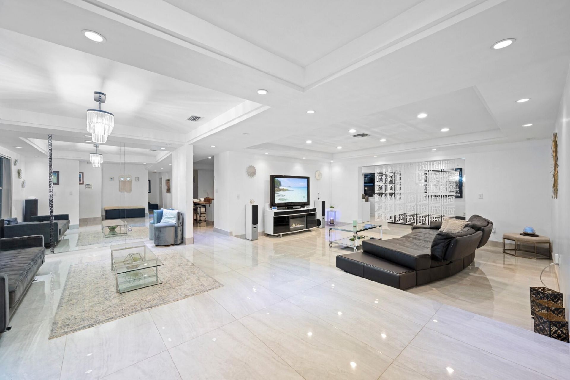 19885 NE 22nd Avenue, Miami, FL 33180 Photo