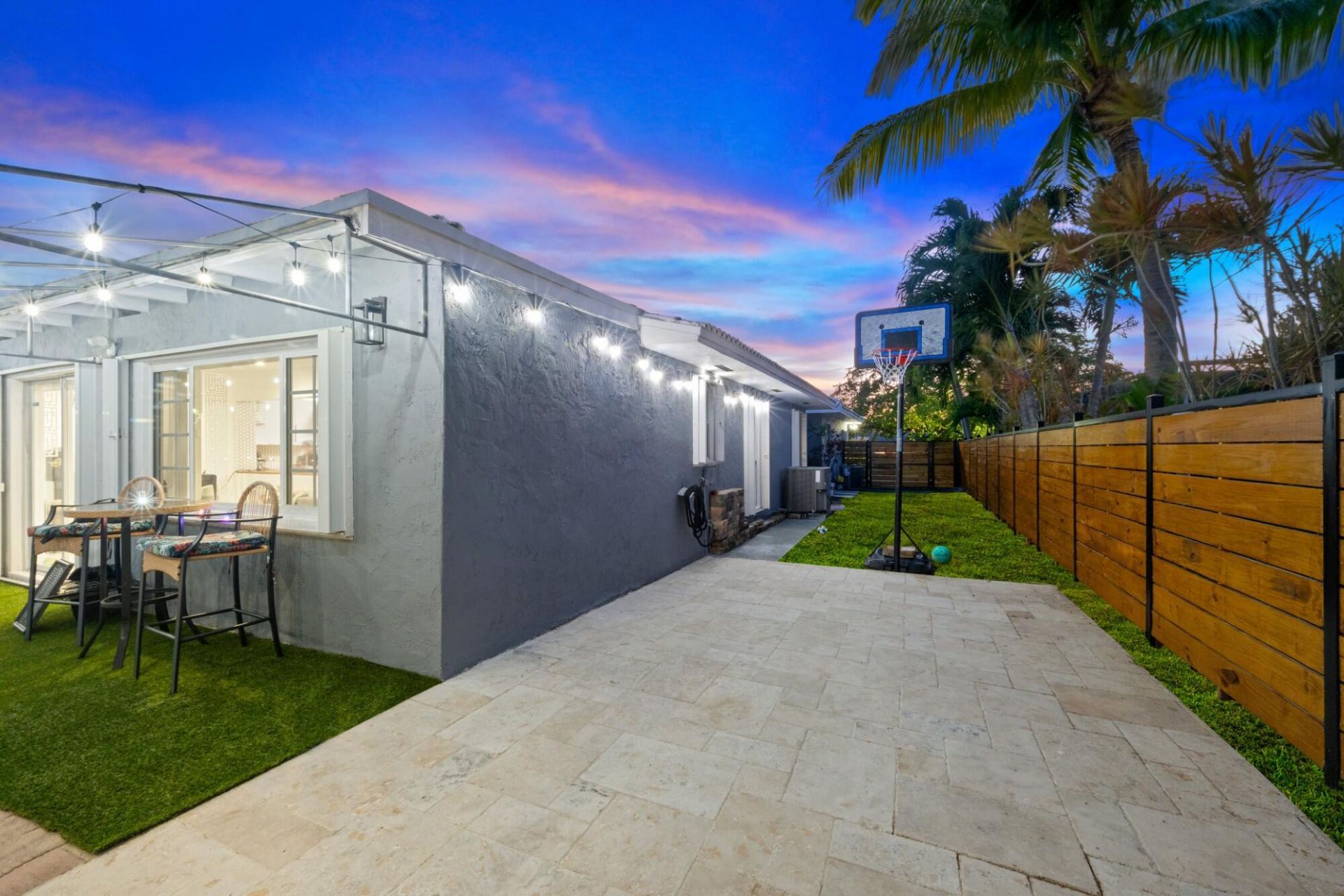 19885 NE 22nd Avenue, Miami, FL 33180 Photo