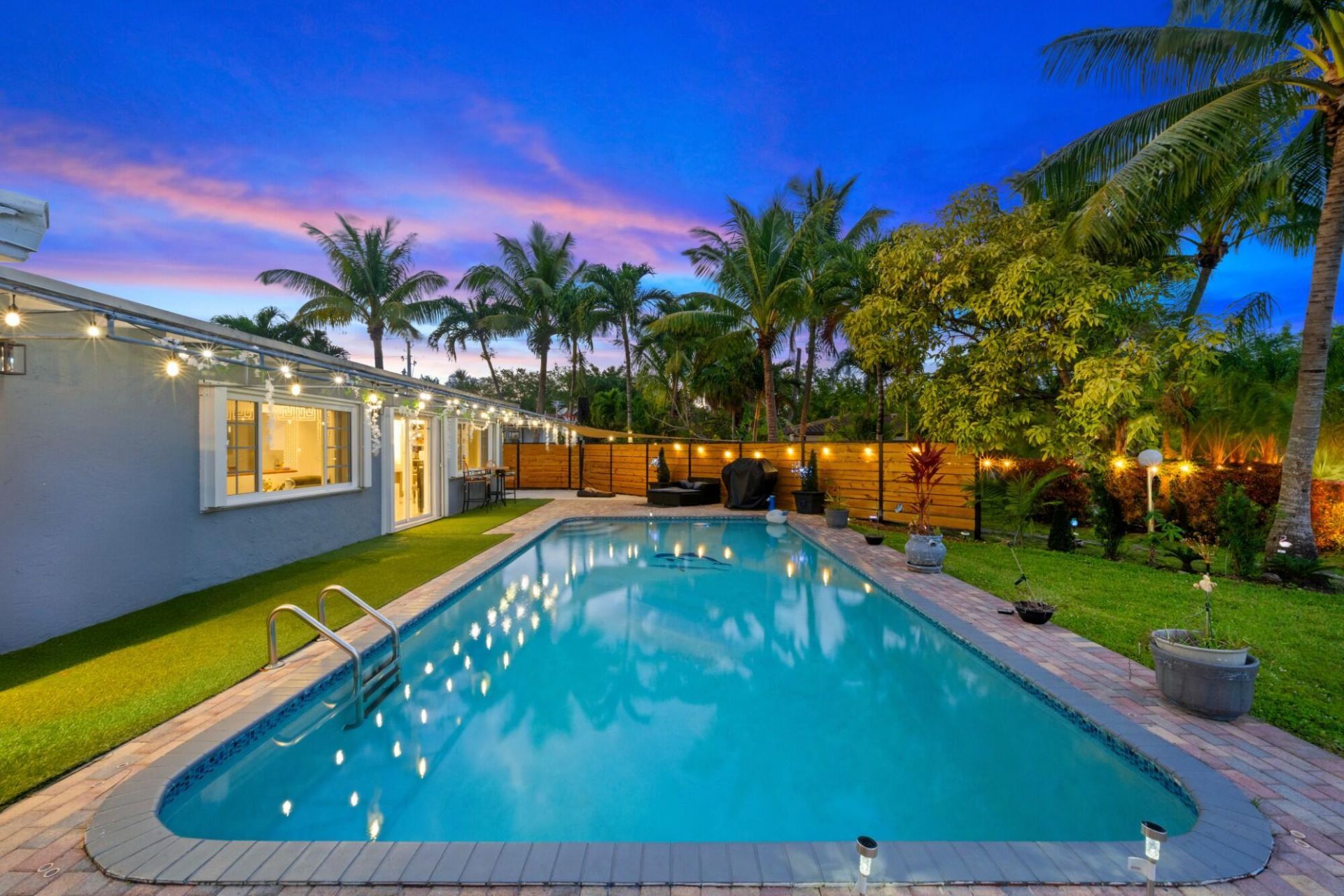 19885 NE 22nd Avenue, Miami, FL 33180 Photo