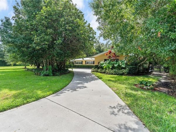 645 Royal Palm Place, Vero Beach, FL 32960