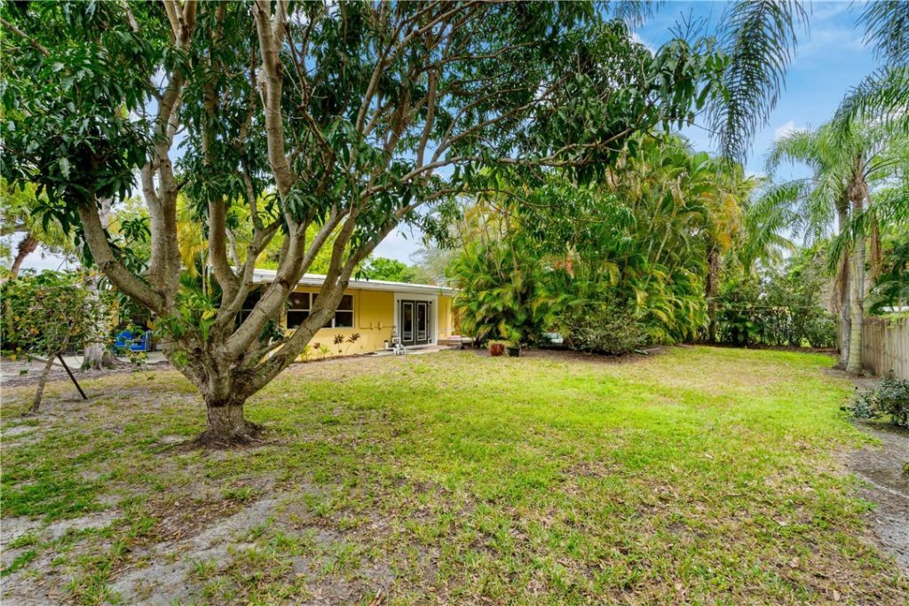 645 Royal Palm Place, Vero Beach, FL 32960 Photo