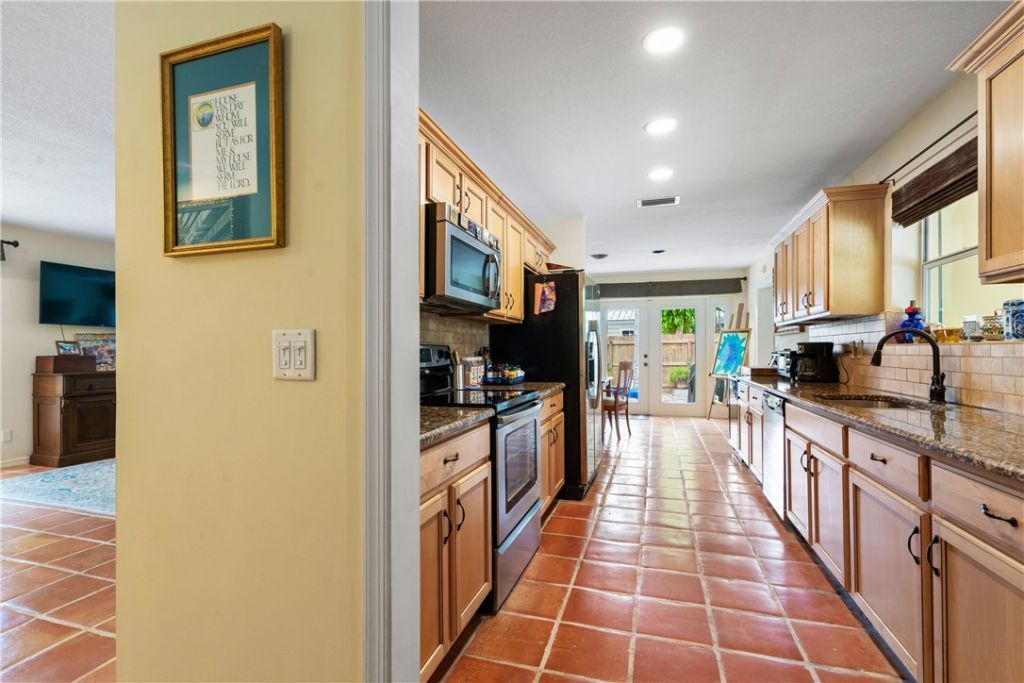 645 Royal Palm Place, Vero Beach, FL 32960 Photo