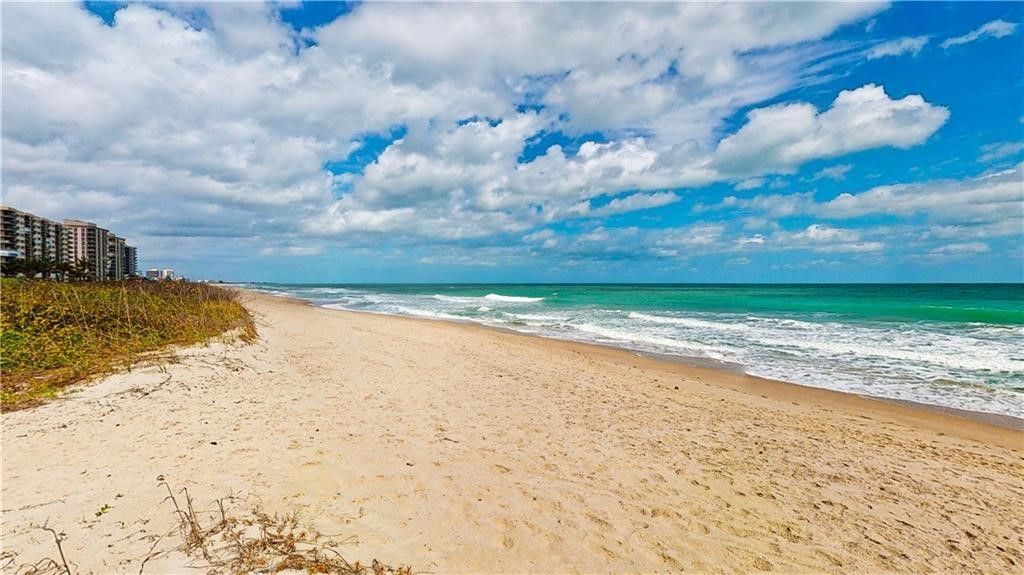 645 Royal Palm Place, Vero Beach, FL 32960 Photo