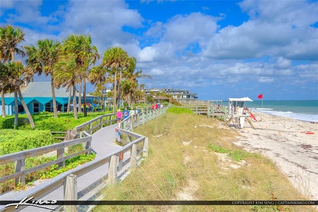 645 Royal Palm Place, Vero Beach, FL 32960 Photo