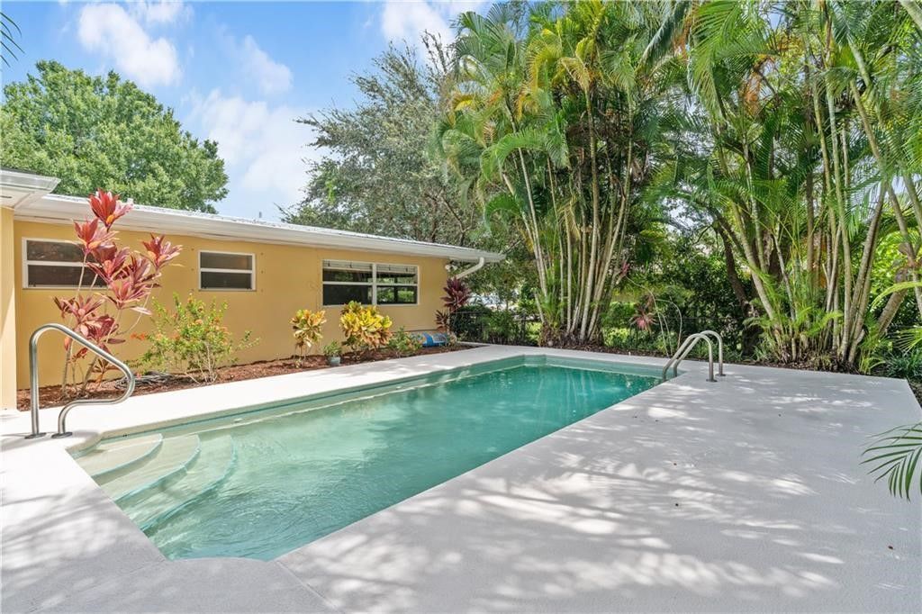 645 Royal Palm Place, Vero Beach, FL 32960 Photo