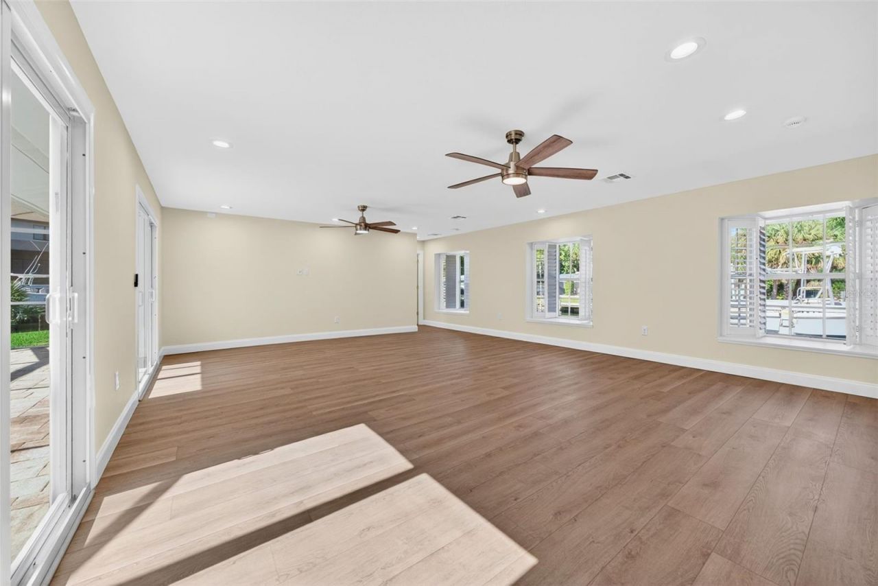 910 Siesta Key Place, Sarasota, FL 34242 Photo