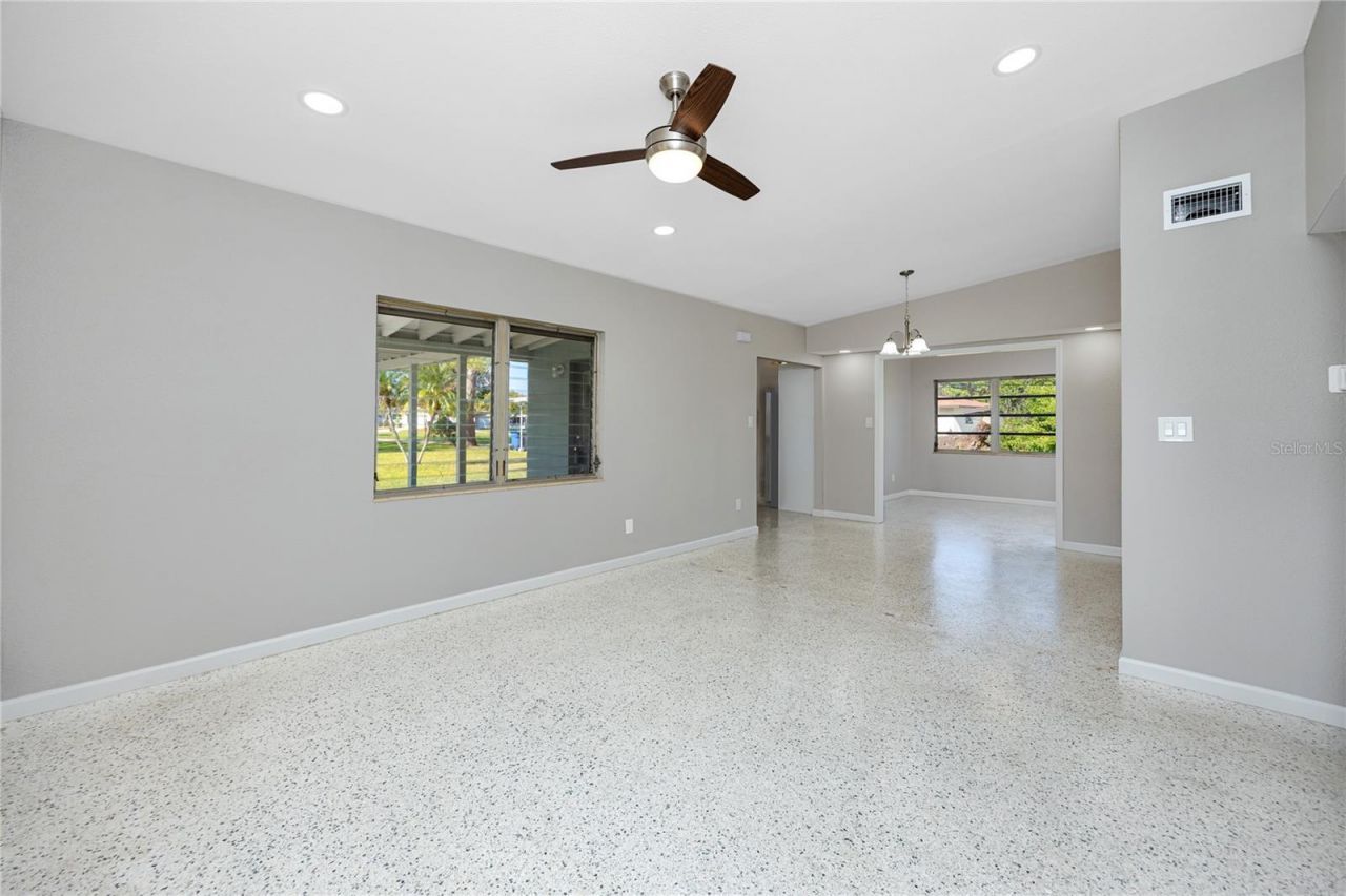 647 Garland Street N, Saint Petersburg, FL 33703 Photo