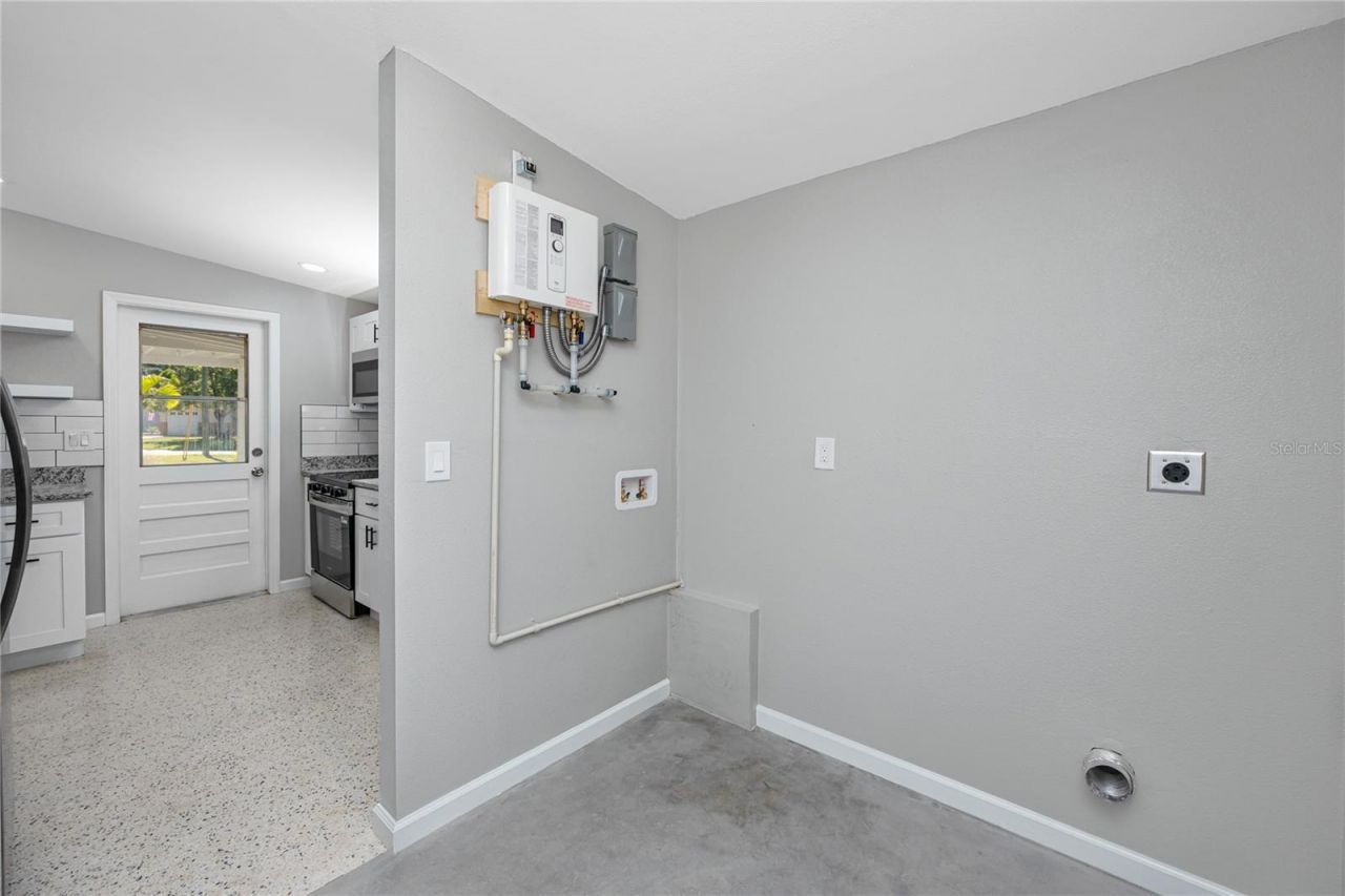 647 Garland Street N, Saint Petersburg, FL 33703 Photo