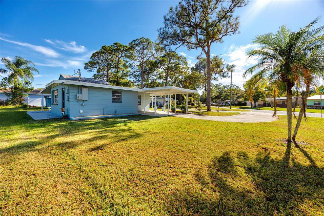 647 Garland Street N, Saint Petersburg, FL 33703 Photo