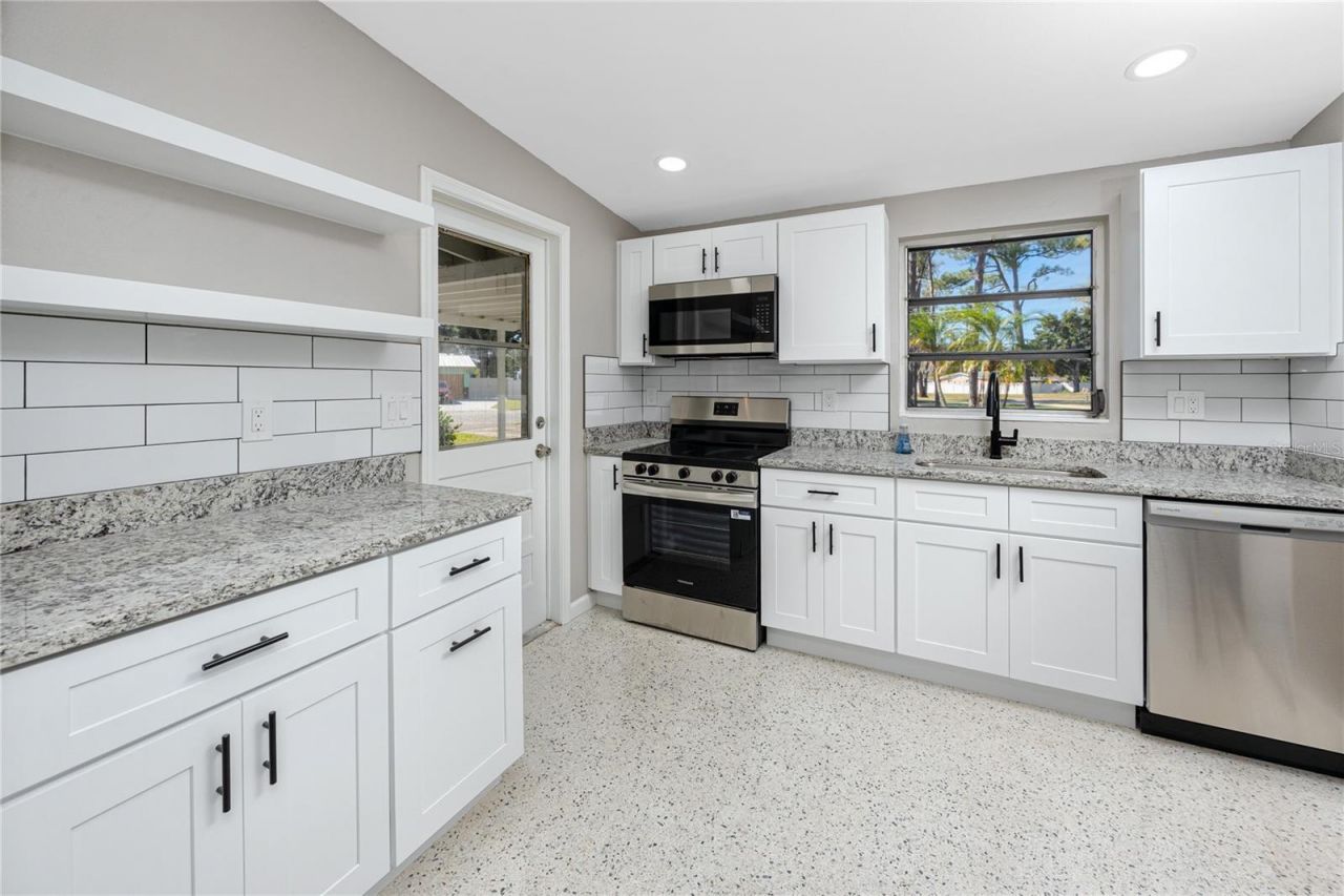 647 Garland Street N, Saint Petersburg, FL 33703 Photo