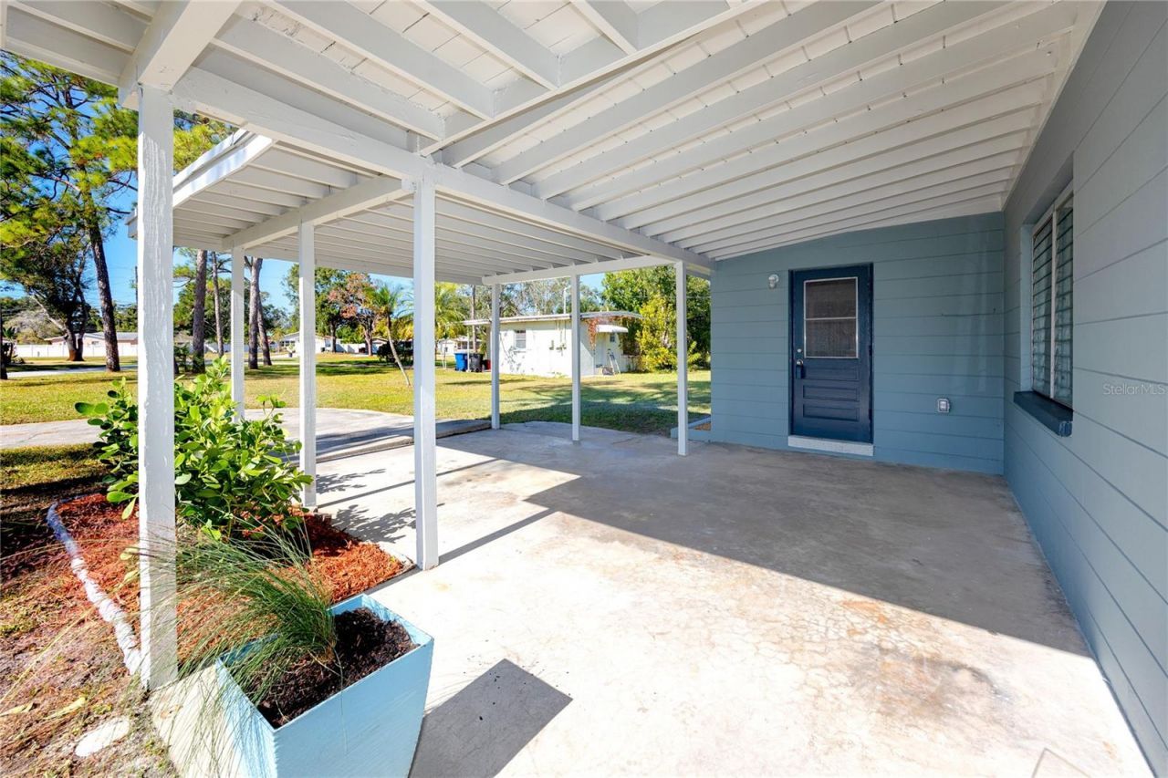 647 Garland Street N, Saint Petersburg, FL 33703 Photo