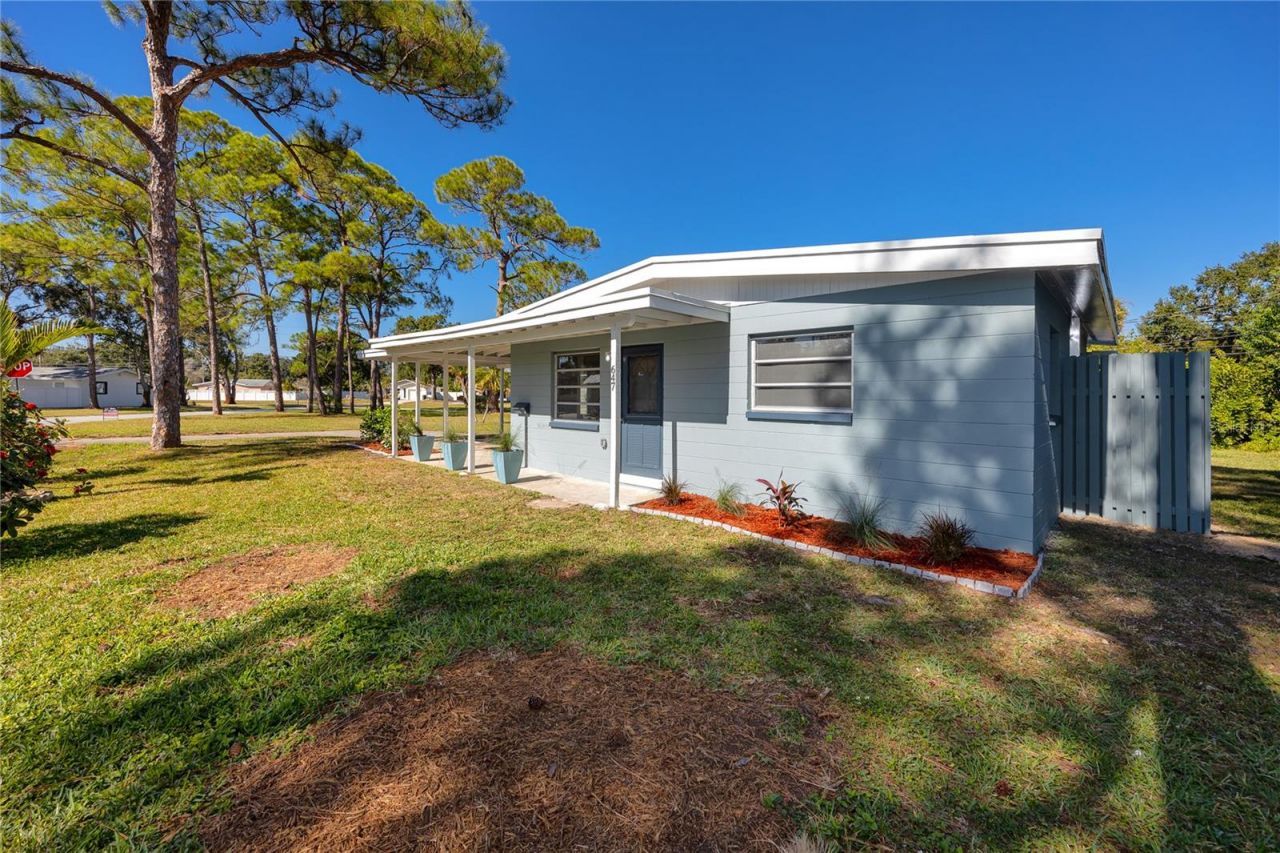 647 Garland Street N, Saint Petersburg, FL 33703 Photo