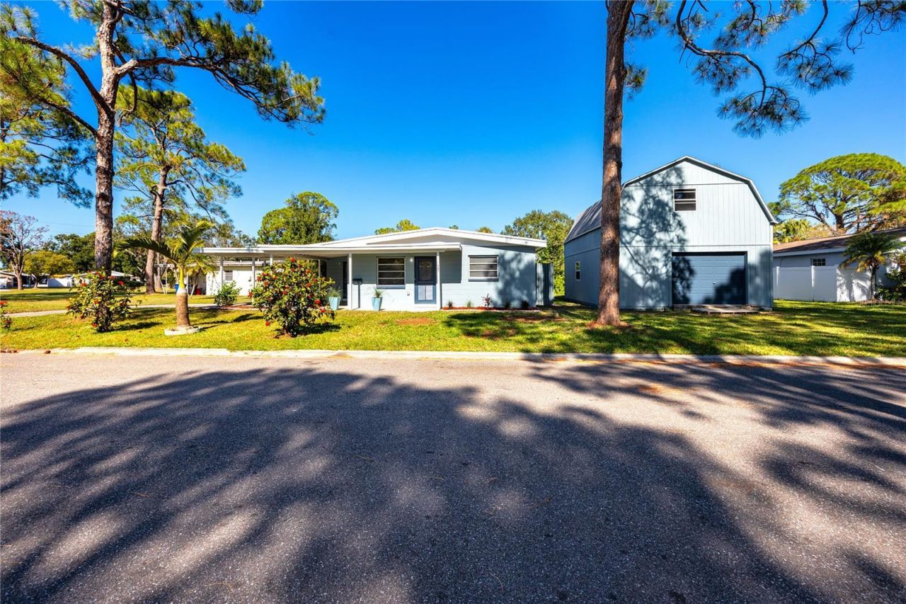 647 Garland Street N, Saint Petersburg, FL 33703 Photo