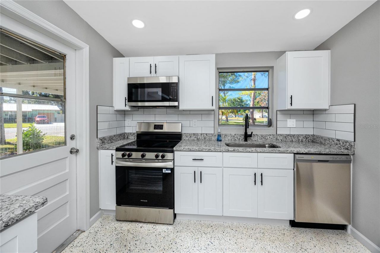 647 Garland Street N, Saint Petersburg, FL 33703 Photo