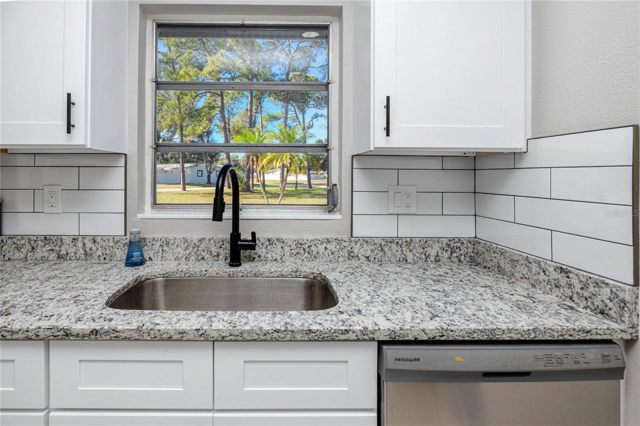 647 Garland Street N, Saint Petersburg, FL 33703 Photo