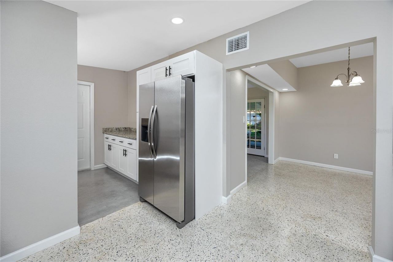 647 Garland Street N, Saint Petersburg, FL 33703 Photo