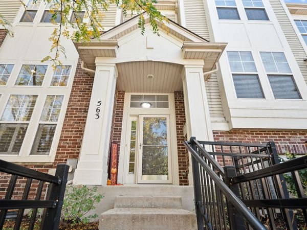 563 Grosvenor Lane, Aurora, IL 60504