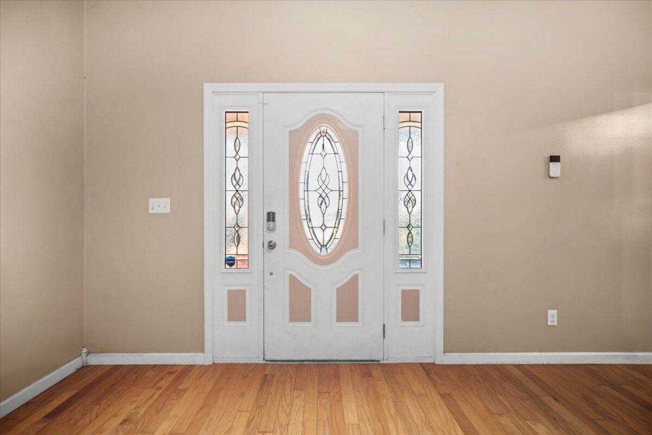 555 Barkley Street Photo 11