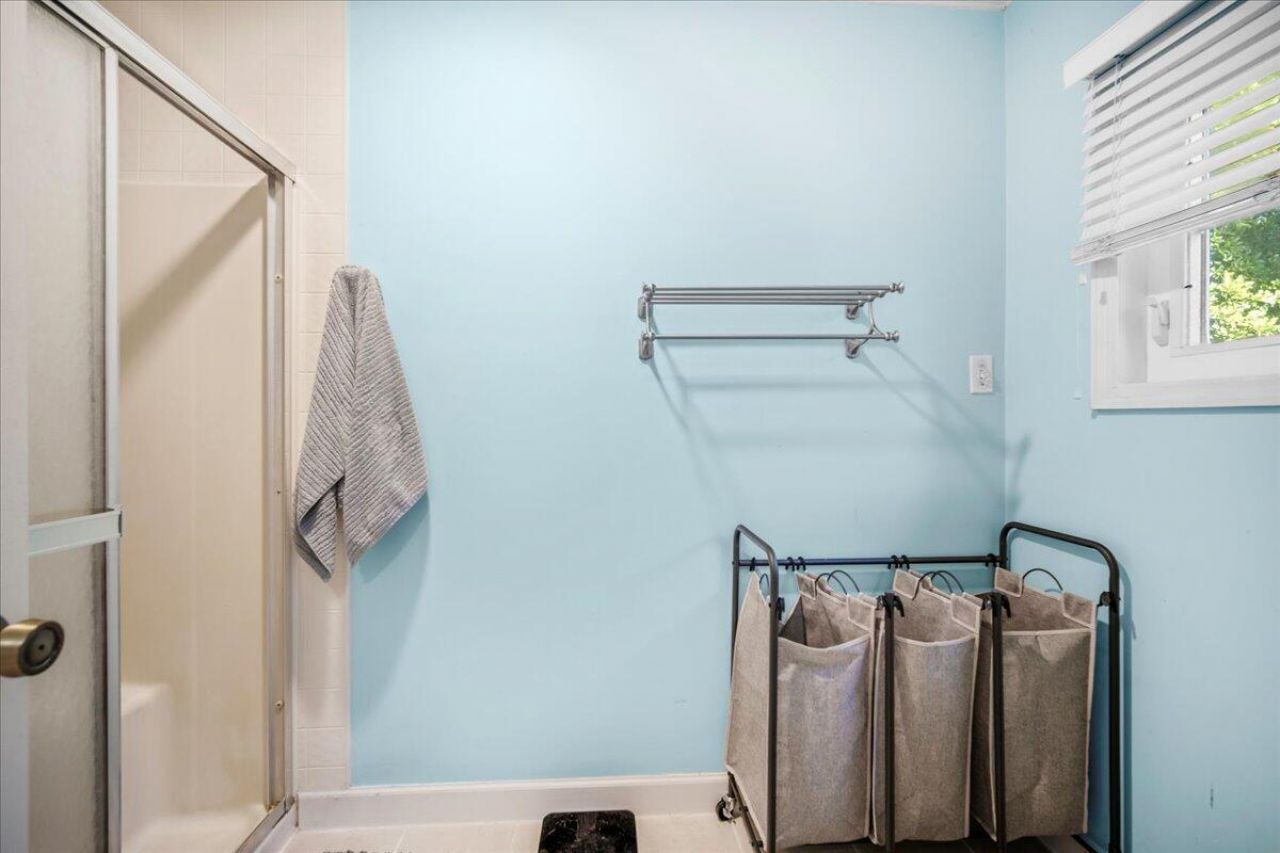 555 Barkley Street Photo 18