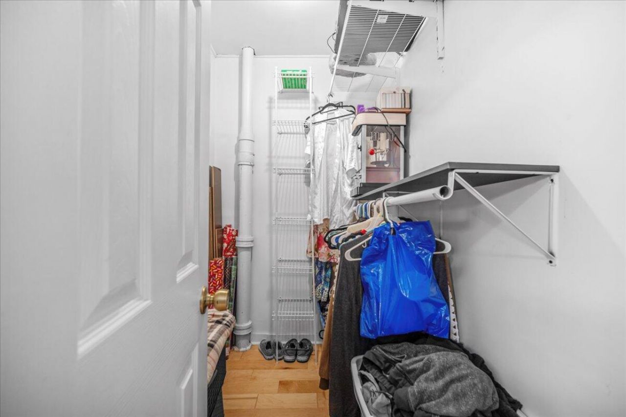 555 Barkley Street Photo 21