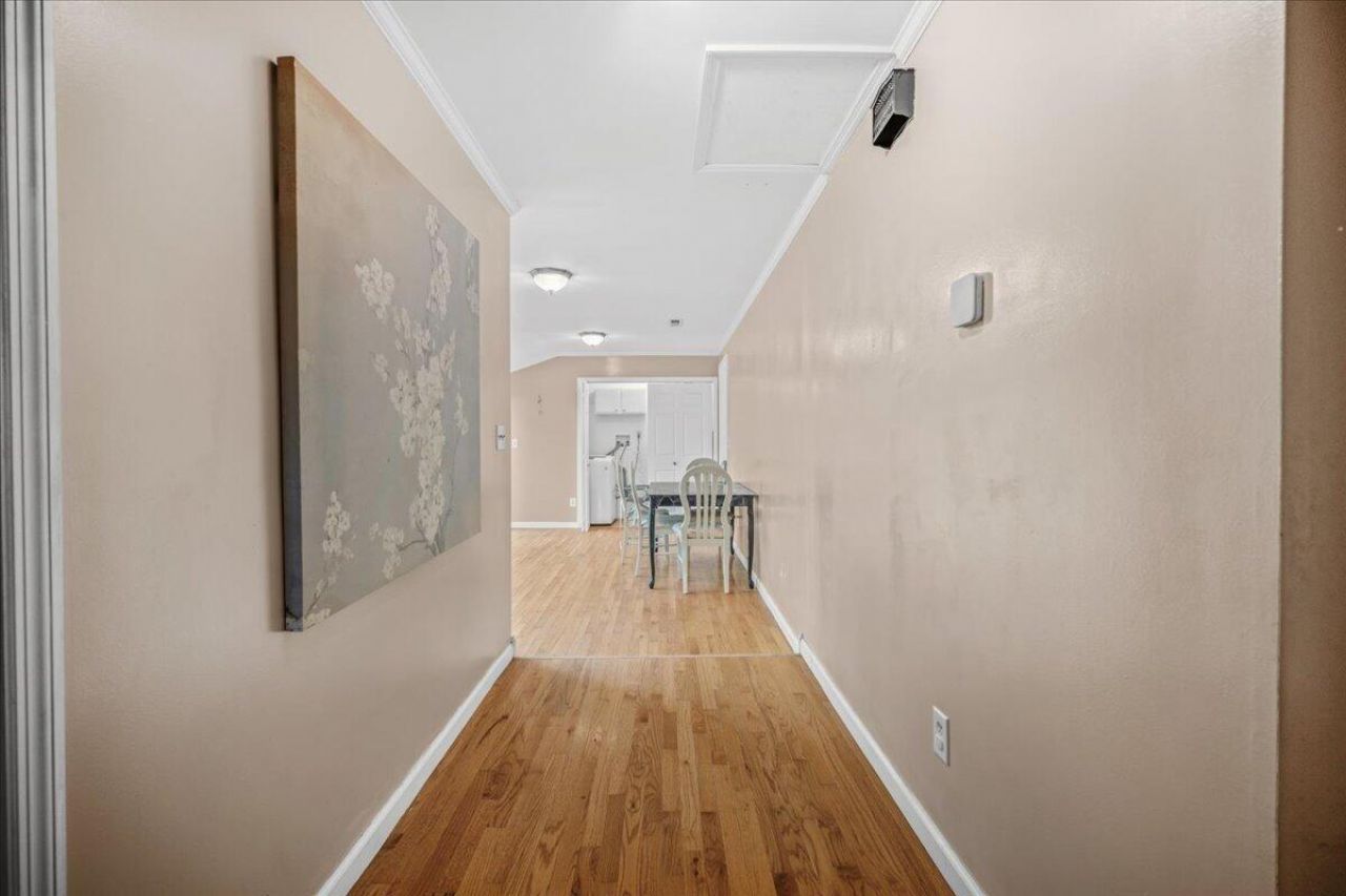 555 Barkley Street Photo 22