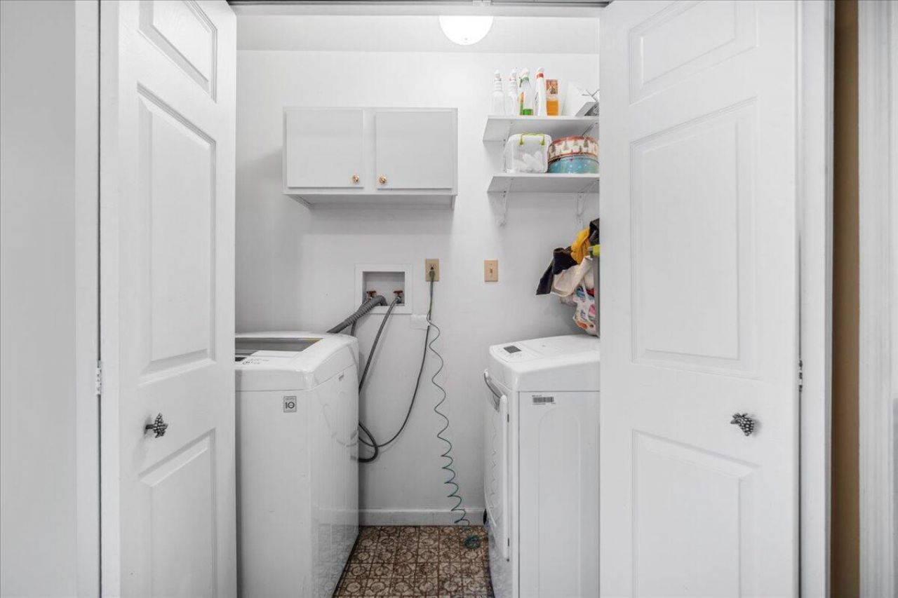 555 Barkley Street Photo 25