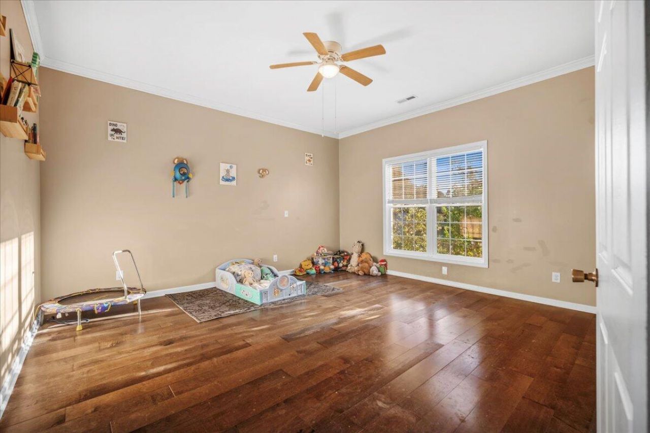 555 Barkley Street Photo 31