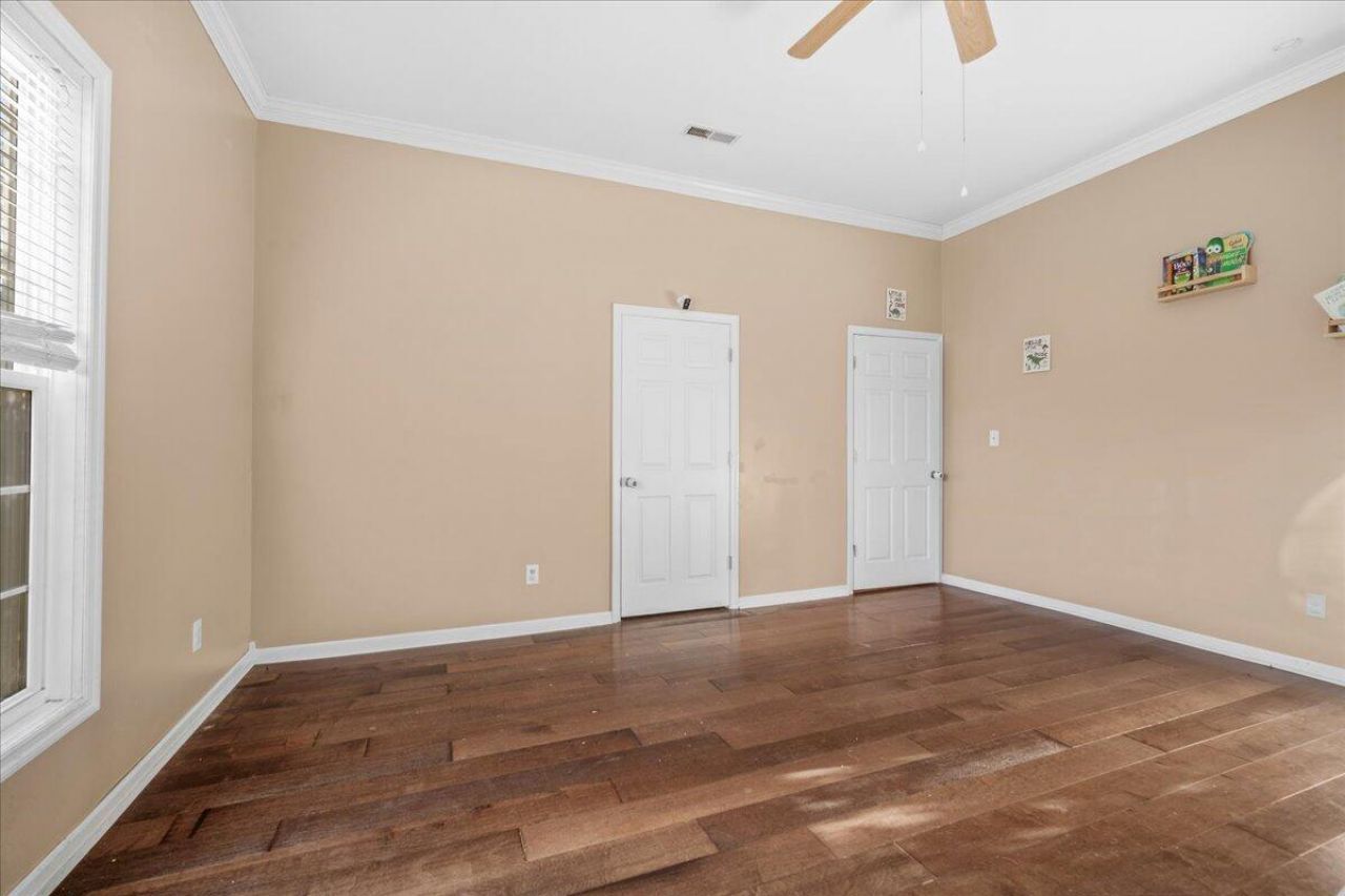 555 Barkley Street Photo 32