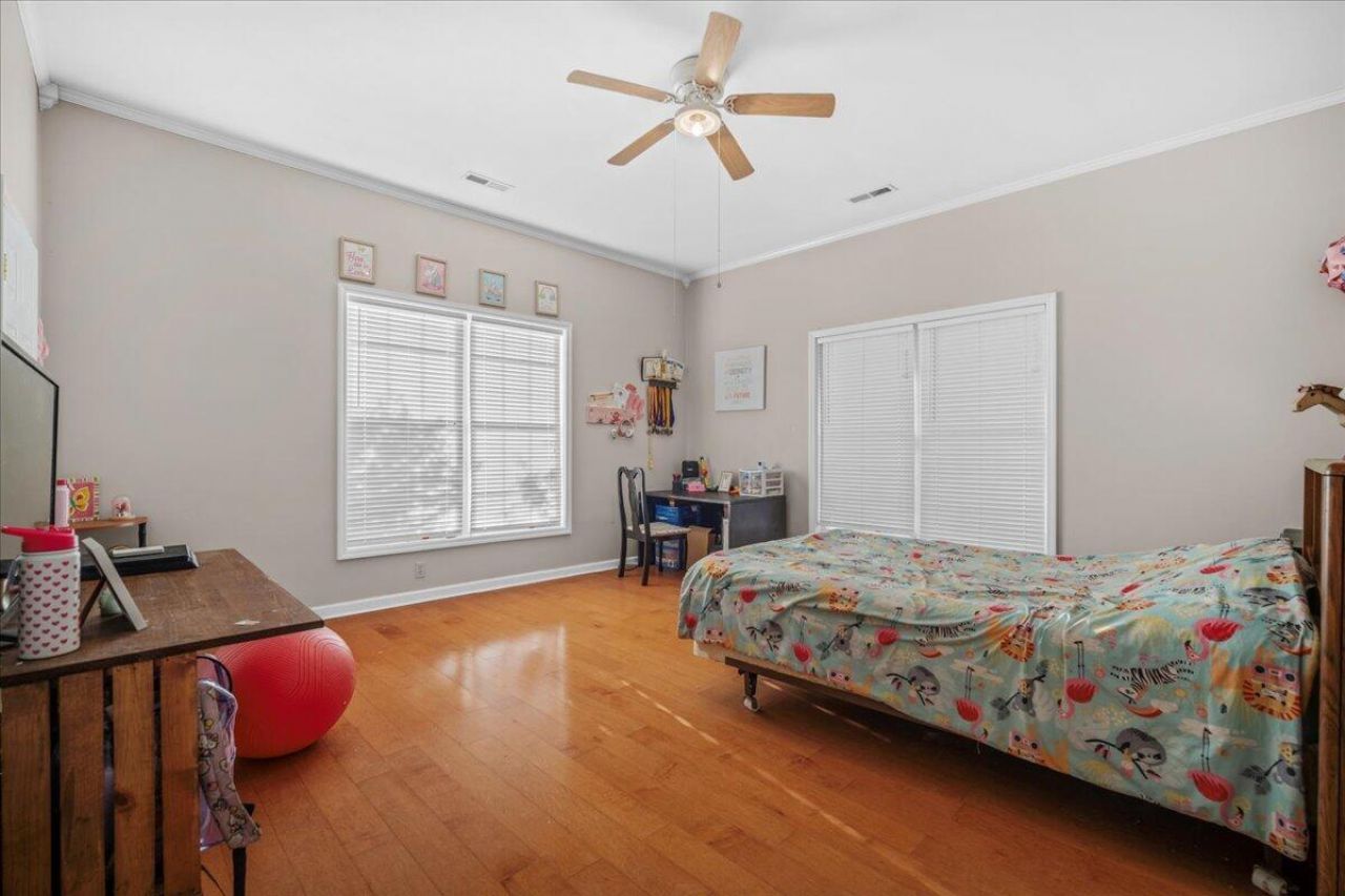 555 Barkley Street Photo 33