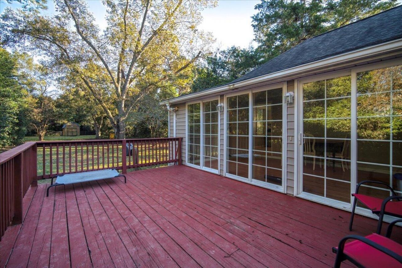 555 Barkley Street Photo 35