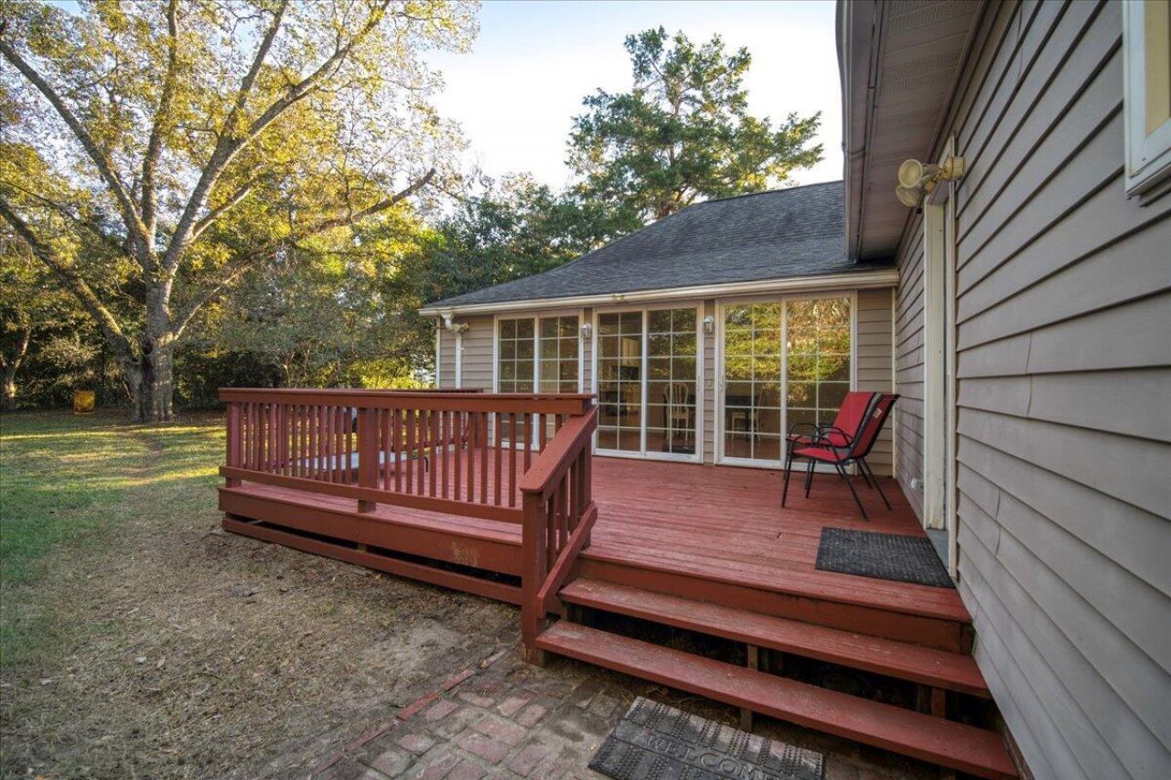 555 Barkley Street Photo 38