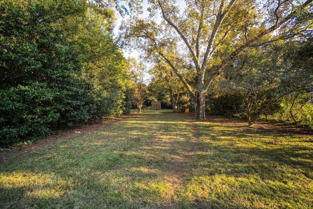 555 Barkley Street Photo 40