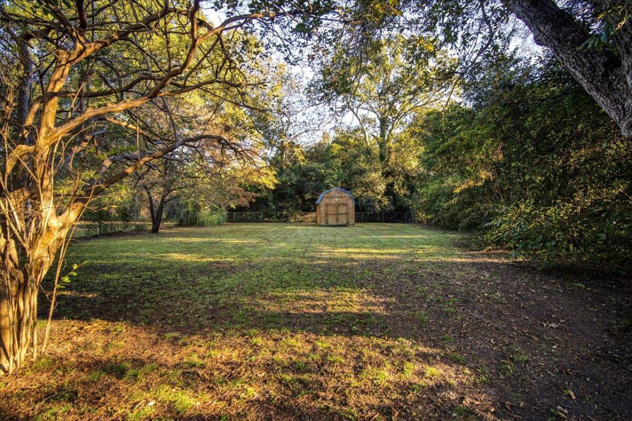 555 Barkley Street Photo 41