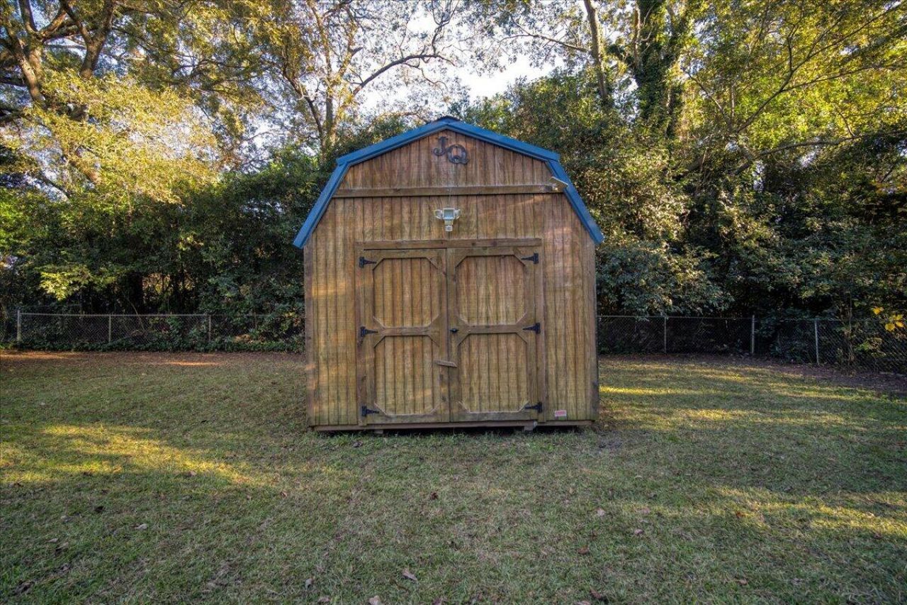 555 Barkley Street Photo 42