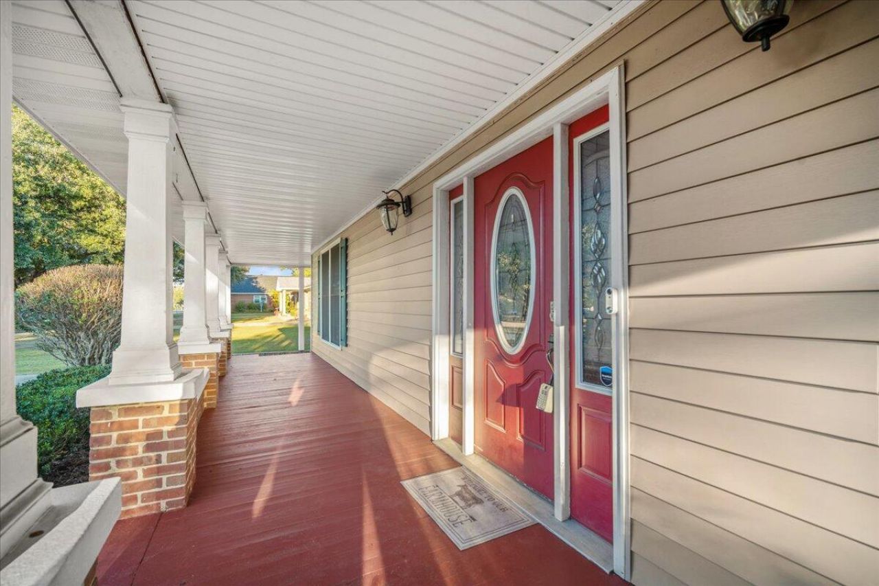 555 Barkley Street Photo 5