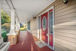 555 Barkley Street photo 4