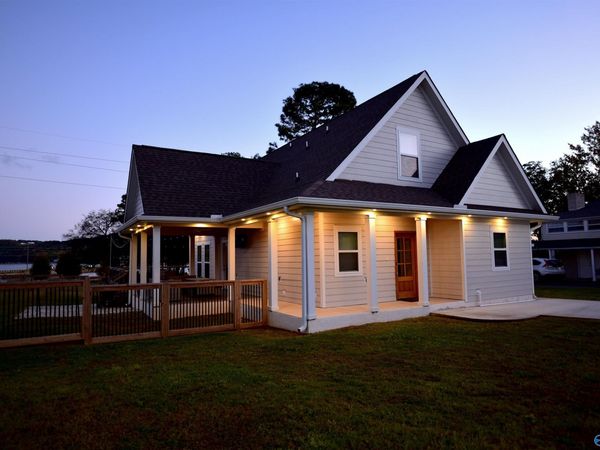 2401 Cowen Circle, Guntersville, AL 35976