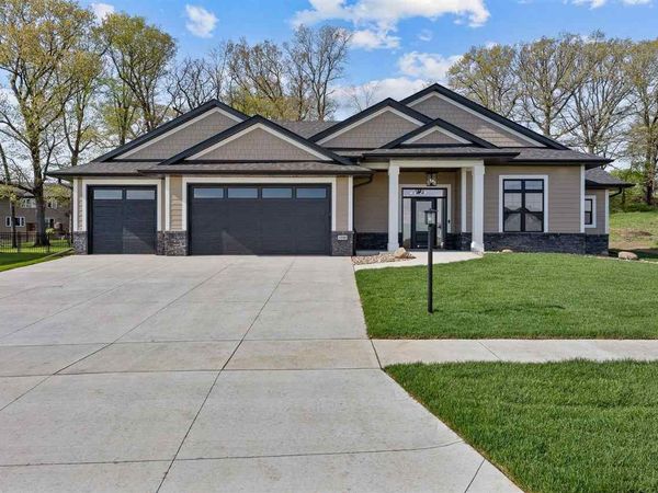 1510 Legend Dr, Tiffin, IA 52340