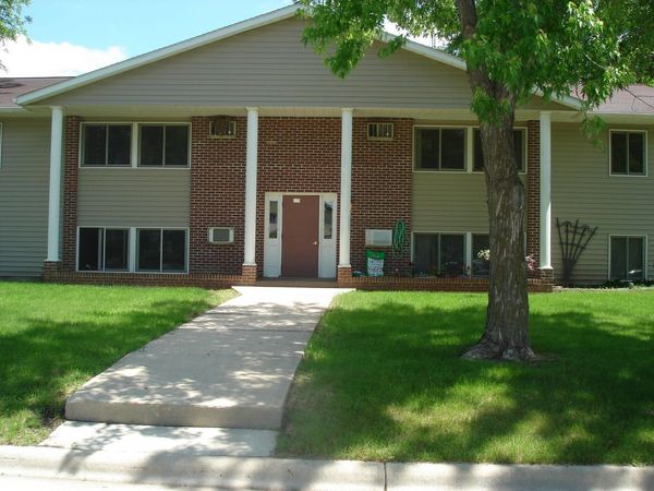 725 S 9th Street, Unit #6, Bird Island, MN 55310