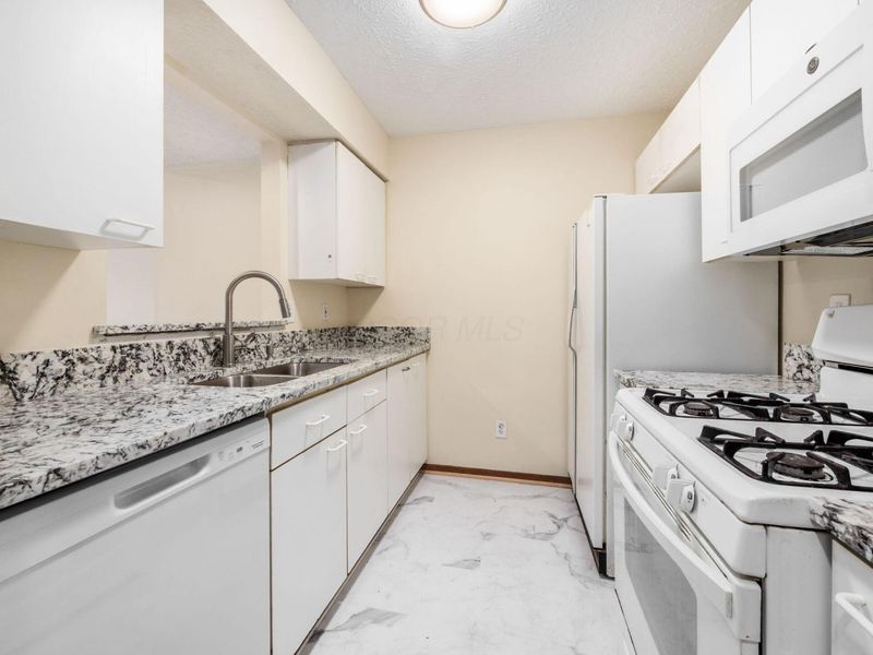 5624 Wigmore Drive, Unit 50B, Columbus, OH 43235 Photo 4