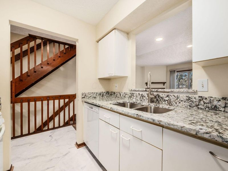 5624 Wigmore Drive, Unit 50B, Columbus, OH 43235 Photo 6