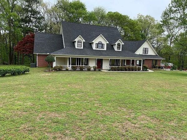 8 Fair Beauty Avenue, Nashville, AR 71852