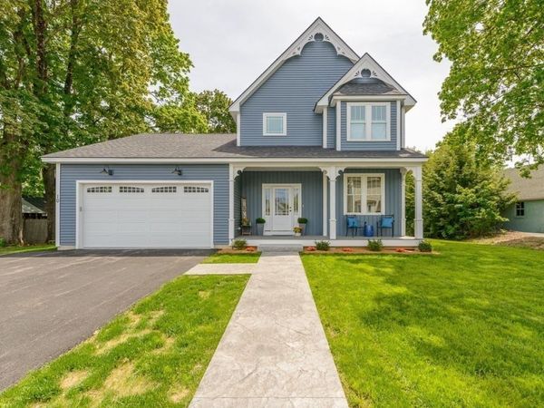 10 Pleasant St, Templeton, MA 01468