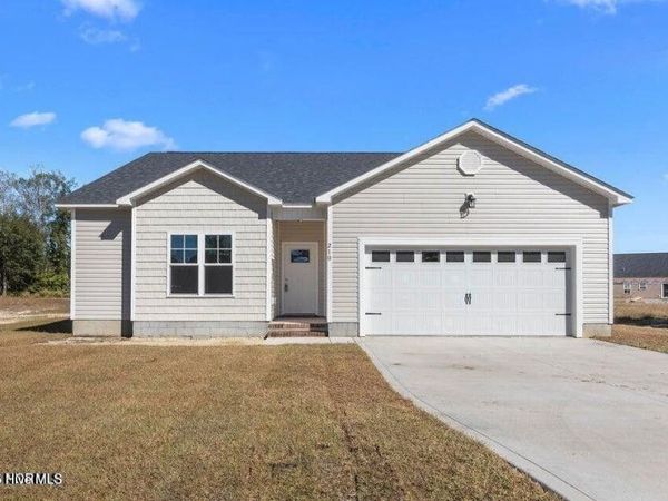 318 E Theriault Court, Jacksonville, NC 28540