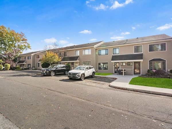 28 Berry Court, Staten Island, NY 10309