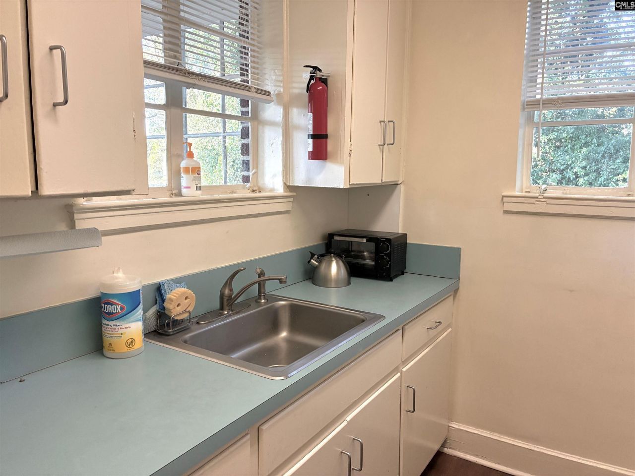 1746 Westminster Drive Photo 7