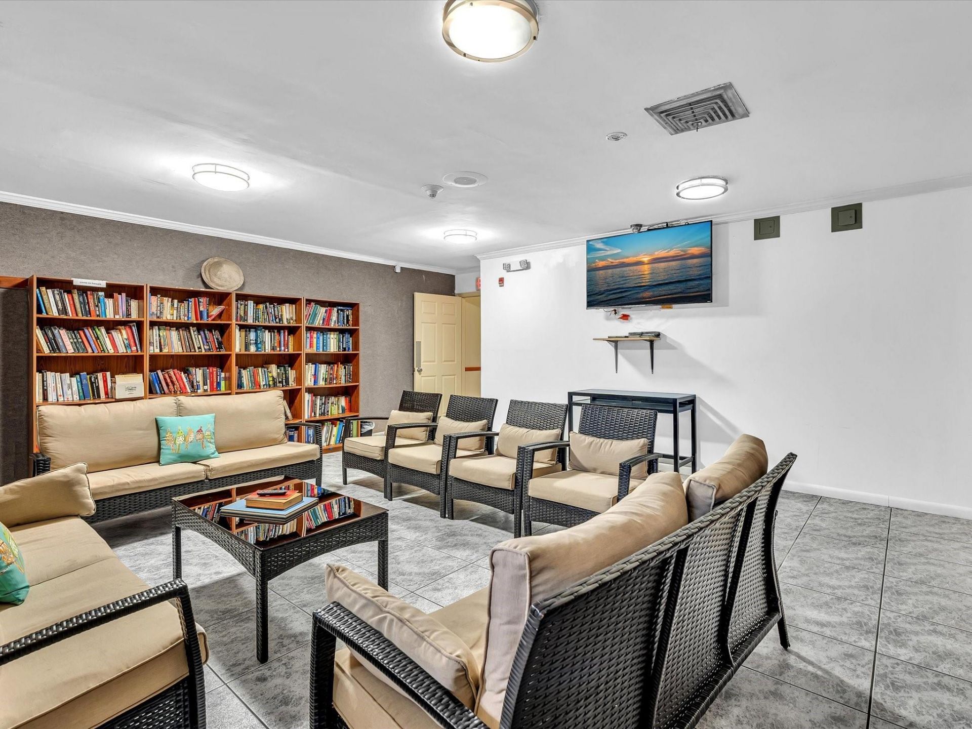 3990 NW 42nd Avenue, Unit 308, Lauderdale Lakes, FL 33319 Photo