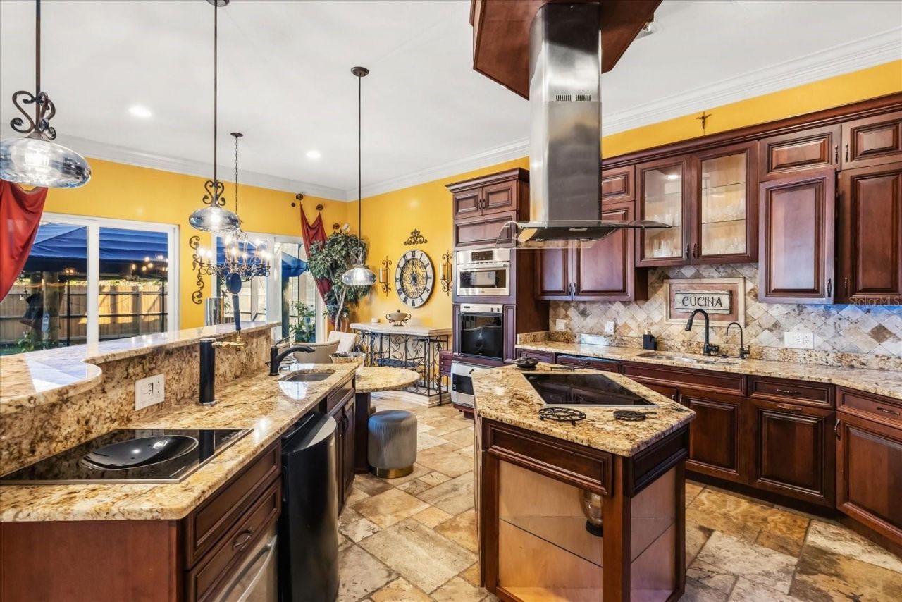 911 Jungle Avenue N, Saint Petersburg, FL 33710 Photo