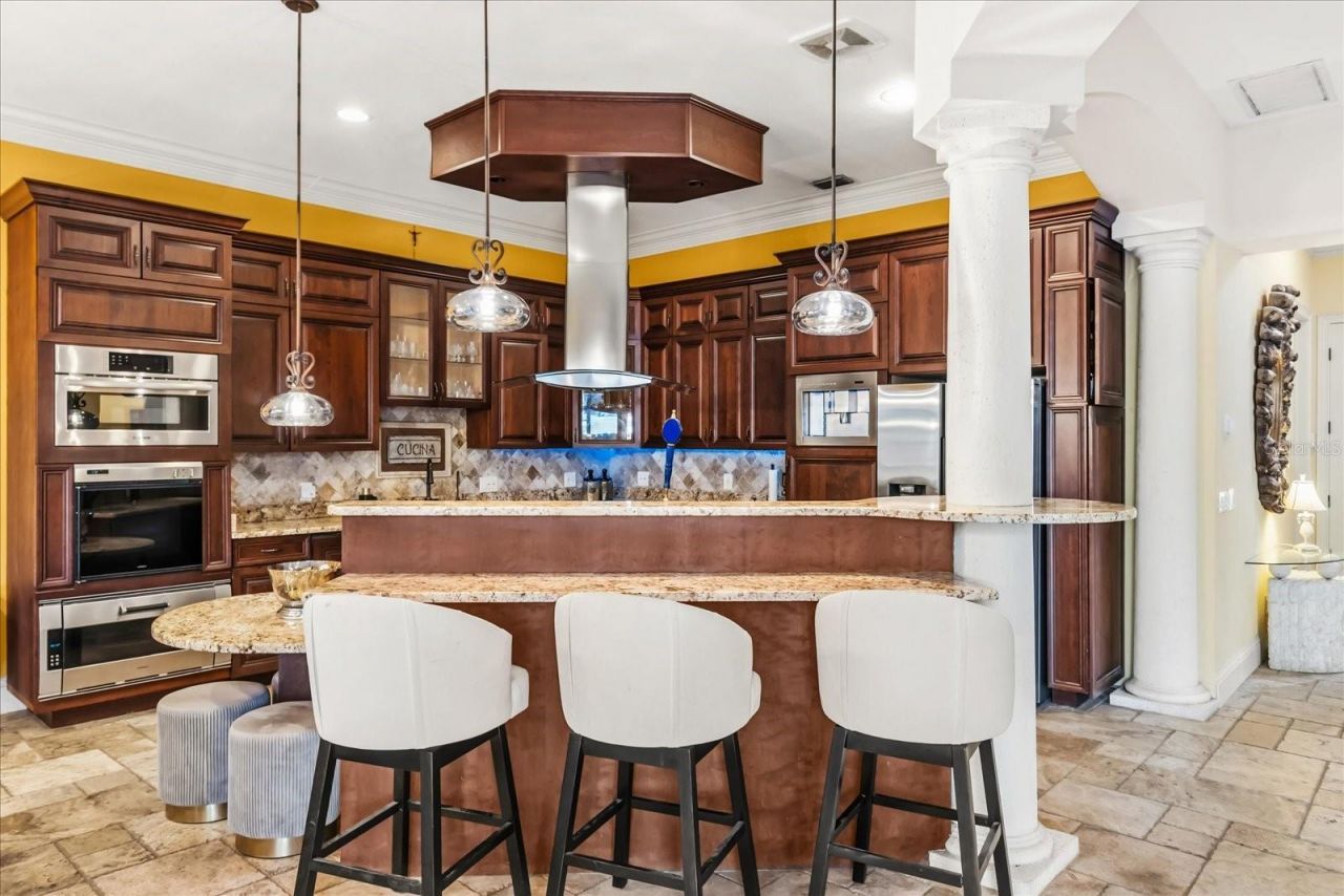 911 Jungle Avenue N, Saint Petersburg, FL 33710 Photo